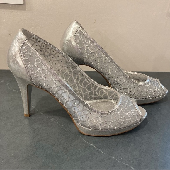 Adrianna Papell sz 11 Geslyn silver rhinestone heels and clutch set - Picture 6 of 15